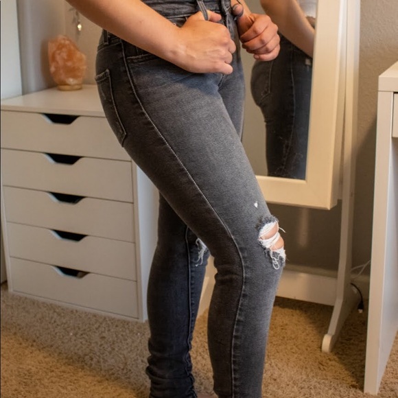 Black Levi ripped skinny jeans - Picture 2 of 5